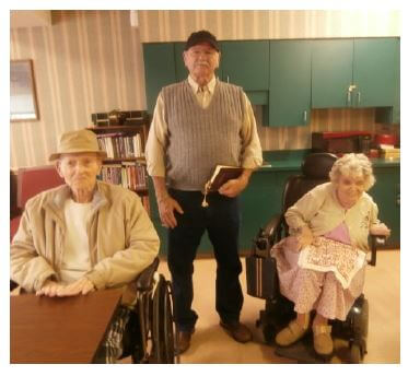 Clay Honeycutt posing with residents Bill Jolley and Wanda Smith.