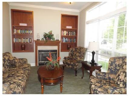 Sitting area with chairs and a fire place at Pee Dee Gardens